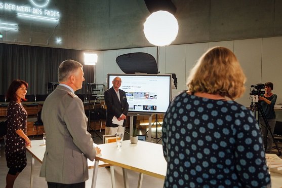 LEIZ/Bewegtbildwerft, Gianni Seufert: Delphi Conference –  experts meet at Zeppelin University 