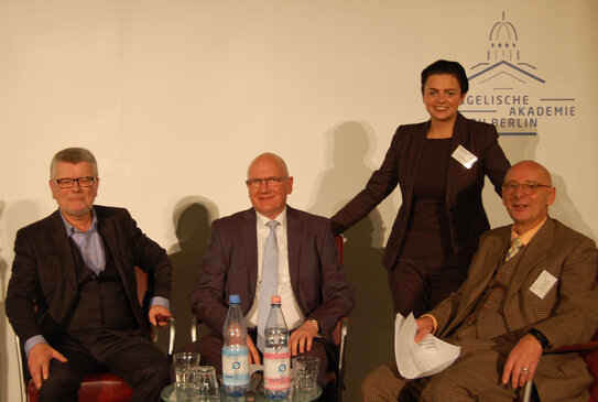 From left: Prof Dr Gerhard Wegner, Director of the Social Sciences Institute of the German Protestant Church, Dr Michael Hartmann, Vice Director of the Protestant Academy Berlin, LEIZ Senior Researcher Dr Ramona M Kordesch and LEIZ Director Prof Dr Josef Wieland at the Symposium on "Luther 2017"