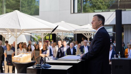 Präsident Klaus Mühlhahn hält die Festrede zum Sommerfest