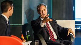 Keinen Parteien, sondern nur dem amerikanischen Volk verpflichtet: US-Generalkonsul Norman Thatcher Scharpf