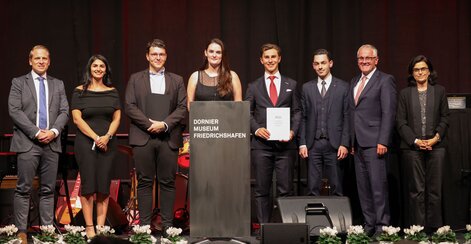 Die Preiträgerinnen und Preisträger bei der Graduierung 2024.