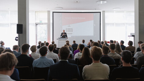 Großes Interesse an den Pitches auf dem See Campus der ZU.