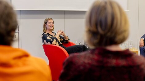 Dr. Isabella Geis, Head of Mobility, Infrastructure & Transport bei Wavestone Germany und Alumna der Zeppelin Universität.