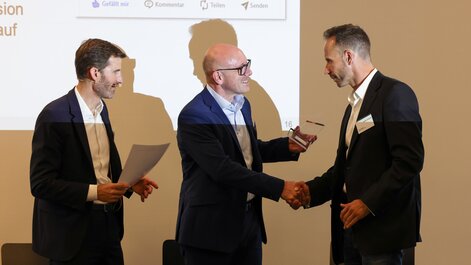 Preisverleihung beim Zukunftssalon in Friedrichshafen.