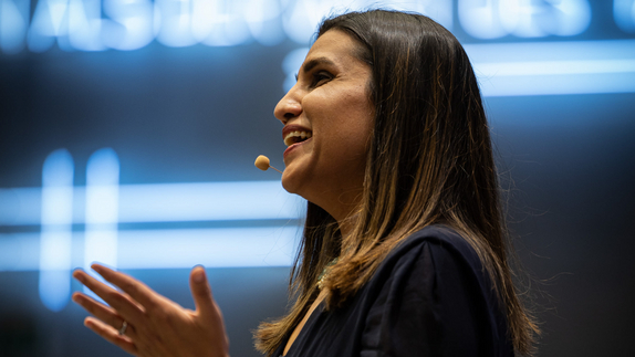 Frauen berichten bei der Female Founders Night der Zeppelin Universität von ihren Erlebnissen als Gründerinnen.