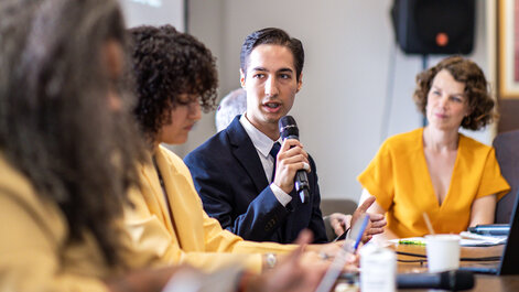 Ferhat Cicek in einem Workshop.