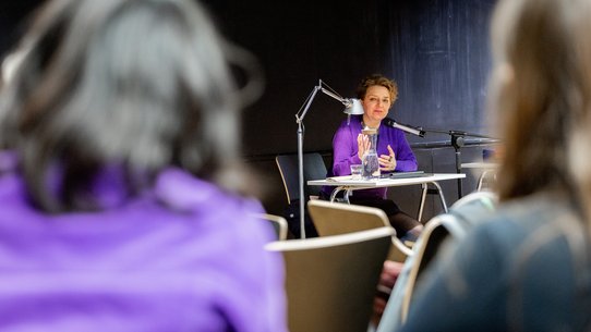 Eva Illouz stellt ihr neues Buch “Explosive Moderne” im Rahmen eines Book Launches an der Zeppelin Universität vor 