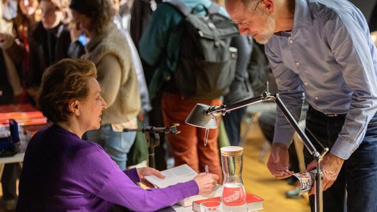 Eva Illouz stellt ihr neues Buch “Explosive Moderne” im Rahmen eines Book Launches an der Zeppelin Universität vor 