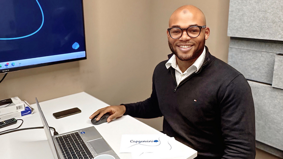 Lionel Njoya hat einen Traumjob gefunden.