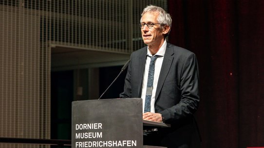 Prof. Jan Söffner beim Gala-Dinner der ZU im Dornier Museum.