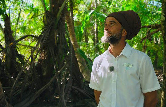 Auf seinen täglichen „Walking Safaris“ sensibilisiert der aus Deutschland stammende Biologe Markus Ultsch-Unrath für einen bewussten und nachhaltigen Umgang mit Plastik und anderen Schadstoffen.