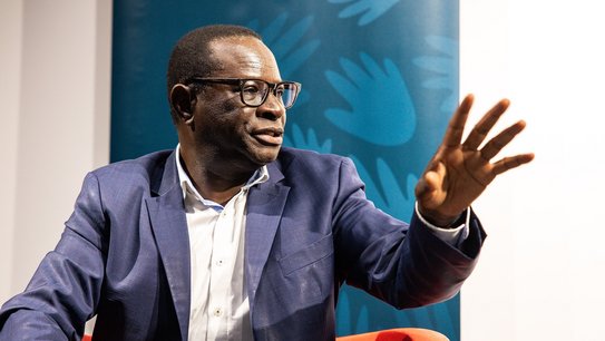 Karamba Diaby: zwischen Diskriminierung, Solidarität und Politik