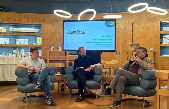 Gespräch mit Ansgar Seng (wissenschaftlicher Mitarbeiter des stellvertretenden Grünen-Fraktionsvorsitzenden Andreas Audretsch) über Vermögens- und Erbschaftssteuern.