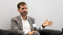 Vergütung im Top-Management öffentlicher Unternehmen: Großes Gefälle bei Höhe und Transparenz