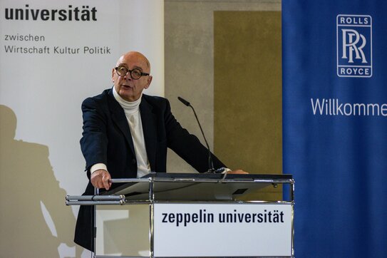 LEIZ Direktor Prof. Dr. Josef Wieland bei der Eröffnungsrede (Foto: Jim Papke)