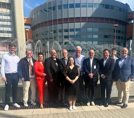 Unter anderem Josef Wieland, Florentina Paraschiv, Marc Hübscher & Ramona Kordesch vor den Vereinten Nationen in Wien