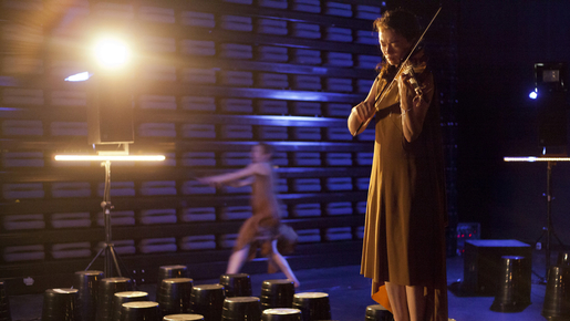 „Inside Partita – Ein Klangraum für Violine, Tanz und Elektronik“ Foto: Arne Naert