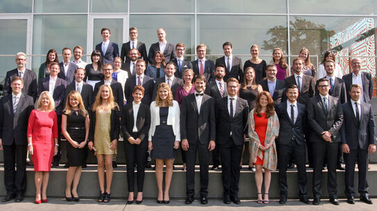 Absolventen & Absolventinnen 2015 - Zeppelin Universität