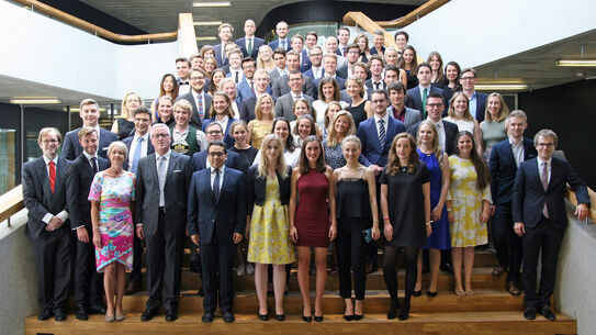 Absolventen & Absolventinnen 2016 - Zeppelin Universität