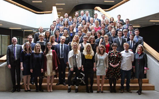 Absolventen & Absolventinnen 2016 - Zeppelin Universität