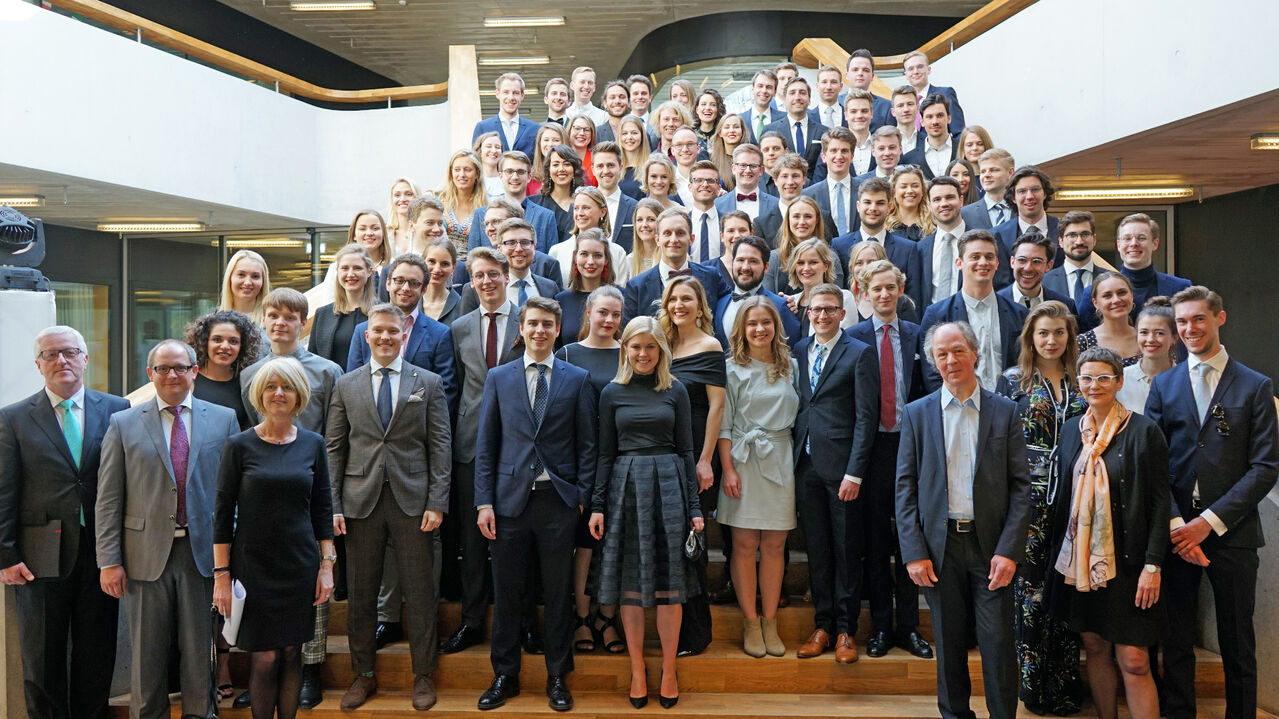 Absolventen & Absolventinnen 2018 - Zeppelin Universität