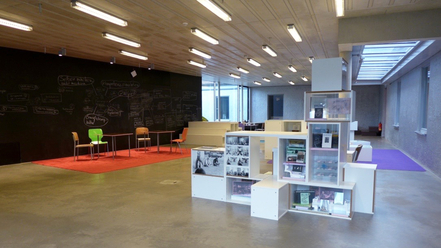 Archiv für Soziale Plastik | Installation von Christof Salzmann basierend auf der Sammlung von Rainer Rappmann