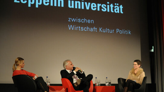 BürgerUniversität mit dem Leiter des Victoria & Albert Museum in London