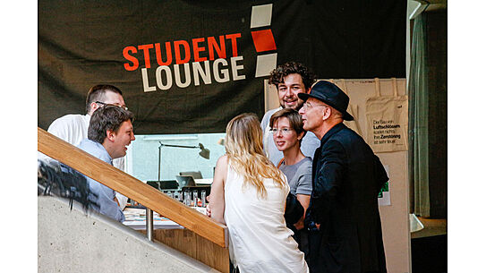 Menschen während eines Gesprächs 