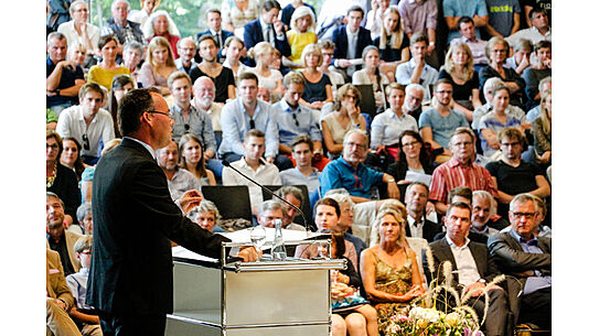 Peter Friedrich -Minister für Bundesrat, Europa und internationale Angelegenheiten des Landes Baden- Württemberg.