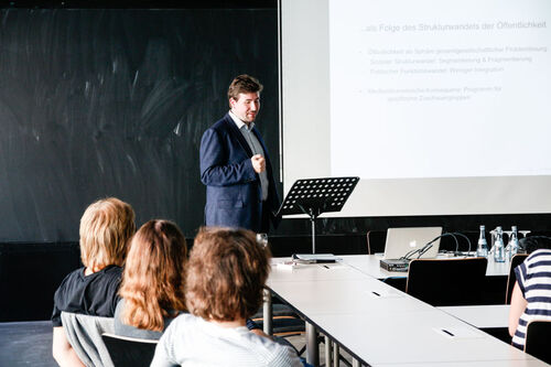 Studierende in einem Vortrag