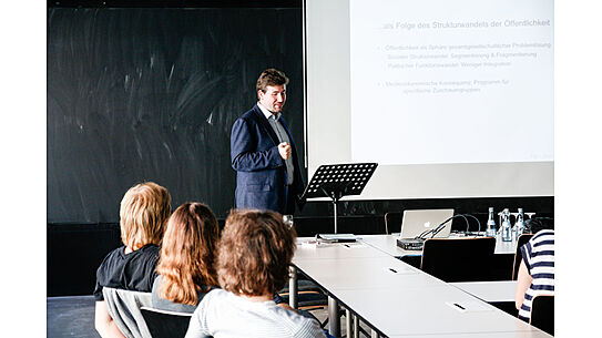 Studierende in einem Vortrag