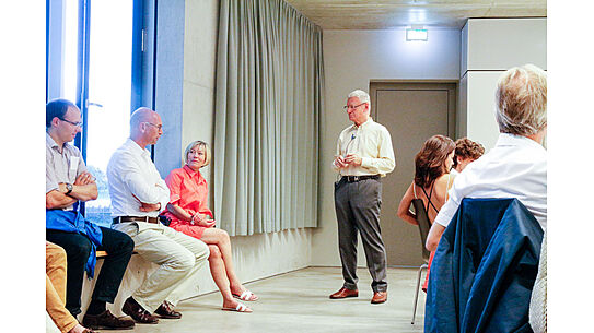 Menschen während eines Vortrags 