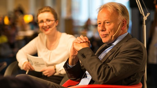 Trittin beim Club of International Politics an der ZU