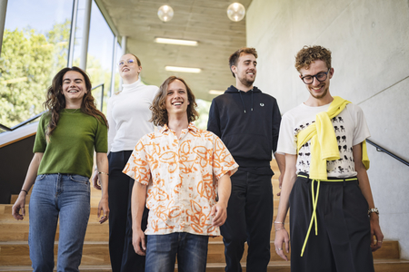 Studierende auf dem Weg zur Vorlesung | Foto: ZU, Ilja Mess