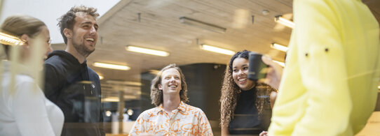 Studierende im Gespräch | Foto: ZU, Ilja Mess Studierende im Gespräch | Foto: ZU, Ilja Mess