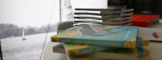 Infomaterial der Zeppelin Universität