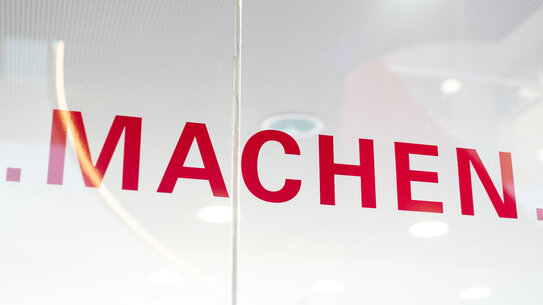 Schriftzug "Machen." am PioneerPort