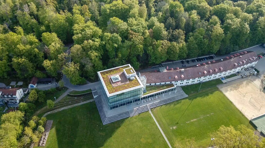 Bild des SeeCampus der Zeppelin Universität aus Vogelperspektive 