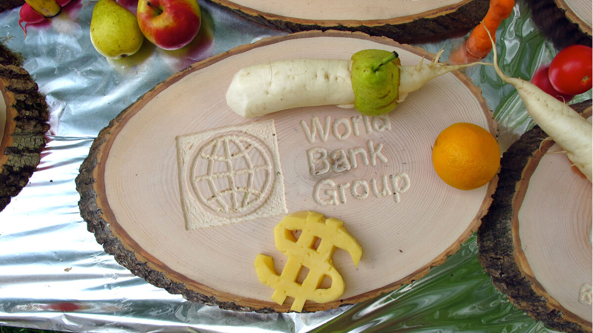 Rainer Ganahl (A, USA), Dada Lenin Credit Crunch Meal, 2011