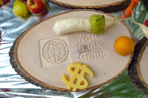 Rainer Ganahl (A, USA), Dada Lenin Credit Crunch Meal, 2011