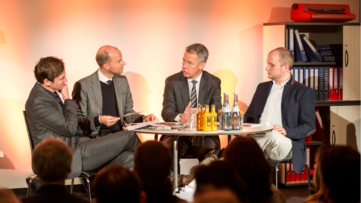 Ein Gespräch mit Peter Kloeppel zu seinem journalistischen Lebensweg, das Spannungsfeld von privatem und öffentlich-rechtlichem Fernsehen und die Macht der Bilder.