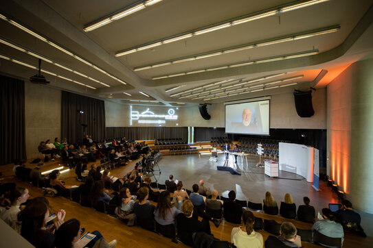 Picture ZU I Nicolas Bühringer: Founder and chief scientific officer of Cognitive Edge Dave Snowden during his keynote entitled “Leadership in culturally complex situations”