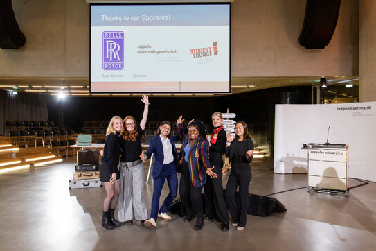 Picture ZU I Nicolas Bühringer: The team of the Transcultural Leadership Summit 2022, Julia Hartmann, Greta Matthiesen, Tobias Grünfelder, Elma Akob, Johanna Tapper, Vivien Dinh (from left to right)