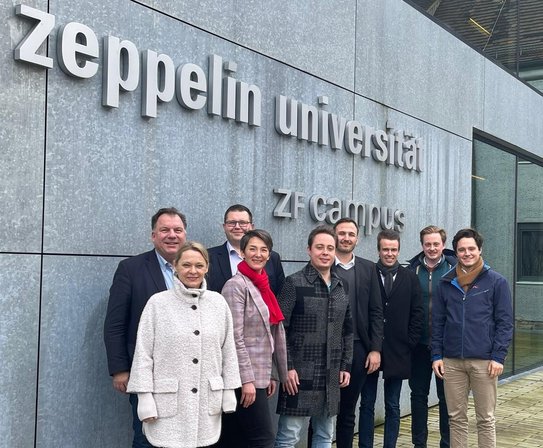 Teamfoto 1. Strategieworkshop 2023, von links nach rechts: Dr. Veronika Erben, Univ.-Prof. Dr. Wolfgang H. Schulz, Ingrid Blersch, Stanley Smolka, Vincent Geilenberg, Hanspeter Rychlik, Jens Gessler, Oliver Franck (es fehlt Henrik Kleis)