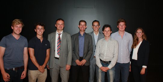 v.l.n.r.: Philipp Heesen (CIP), Marc Cortadellas Mancini (CIP), Michael Rosetz (UN), Prof. Dr. Ulf Papenfuß (Lehrstuhlinhaber),
Florian Keppeler (Lehrstuhl), Lukas Schmid (Lehrstuhl), Marius Specht (CIP), Isabell Fries (Lehrstuhl) | Bildquelle: CIP e.V.