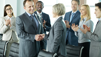 Public Pay Studie 2023 zur Top-Managementvergütung öffentlicher Unternehmen erschienen